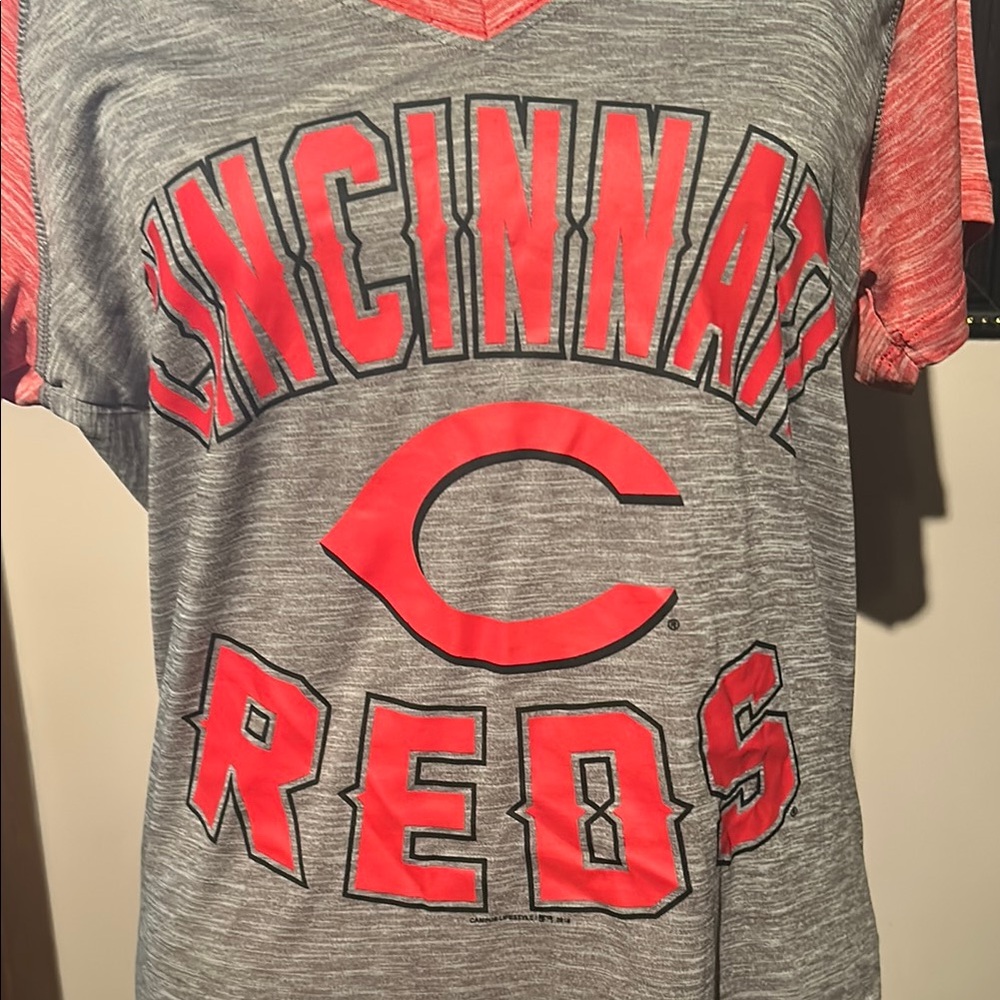 Red Brand Cincinnati Reds V-Neck Tee size large - Picture 2 of 6
